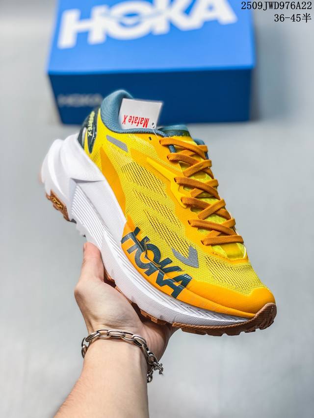 Hoka One One Mafate X 系列 休闲 运动鞋 户外 超轻 跑鞋 Hoka Mafate X延续了系列标志性的 厚底怪兽 基因，后跟高达 49M