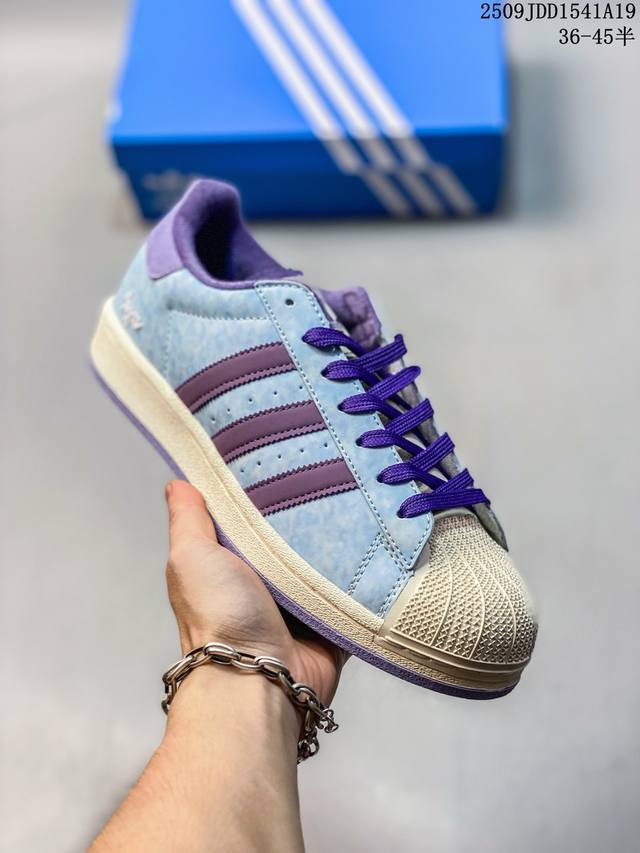 阿迪达斯 三叶草 Adidas Superstar 贝壳头系列原楦原底混卖级别，拼接式头层皮打造！贝壳头经典百搭休闲运动板鞋。 货号：Gy5986 尺码：如图所