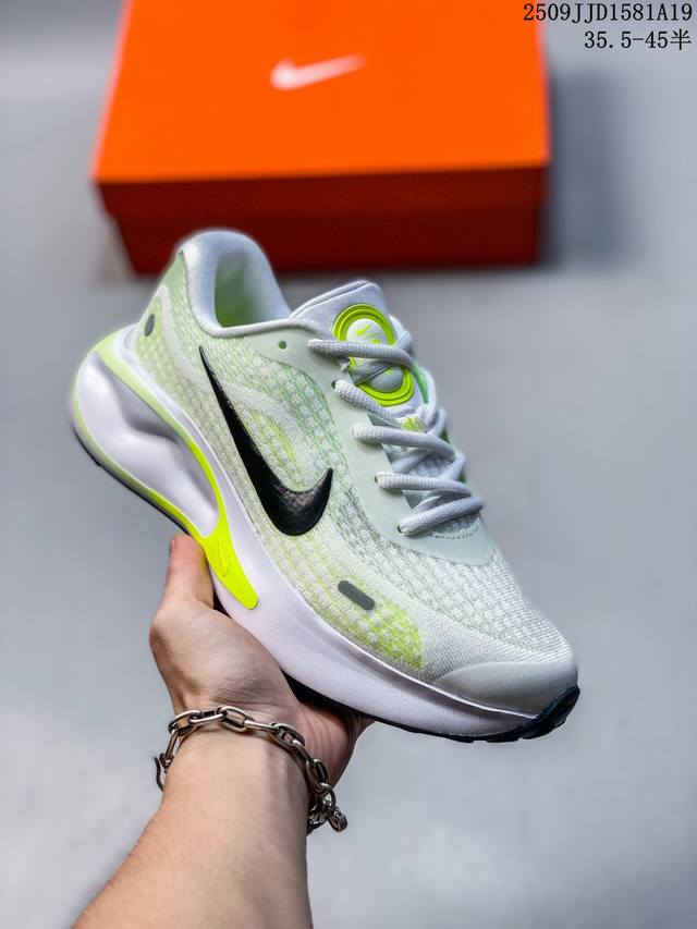 Nk Air Zoom pegasus 41 登月跑鞋 登月41代超轻网面跑步鞋 脚跟区域营造出色舒适度，而在鞋底部分，搭载全掌型Zoom Air配置耐克网面透