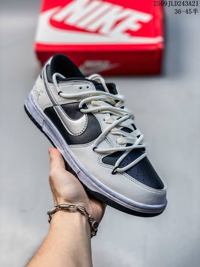 公司级！Futura X Nike Dunk Low Sb联名 解构绑带滑板鞋 这双鞋带系统延续了今年的代表性风格，搭配亮粉色鞋带，保持了 Dunk Sb Lo