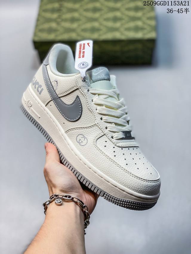 海外限量发售！公司级Nike Air Force 1 '07 Low L 联名--白海军蓝空军一号低帮 运动鞋 休闲鞋 折边针车 防水牛仔布 高级夜光效果 工艺