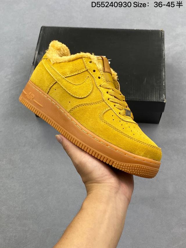 耐克 Nike Air Force 1 '07 空军一号含气垫 小白鞋 低帮百搭厚底增高休闲运动板鞋。柔软、弹性十足的缓震性能和出色的中底设计，横跨复古与现代的