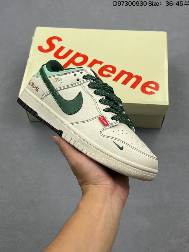 耐克 Nike Dunk Low 运动鞋复古板鞋，尽情迈步，彰显个性风采。采用天然皮革，经久耐穿，塑就如元年款 Dunk 般的复古质感。 鞋头透气孔，搭配鞋口和