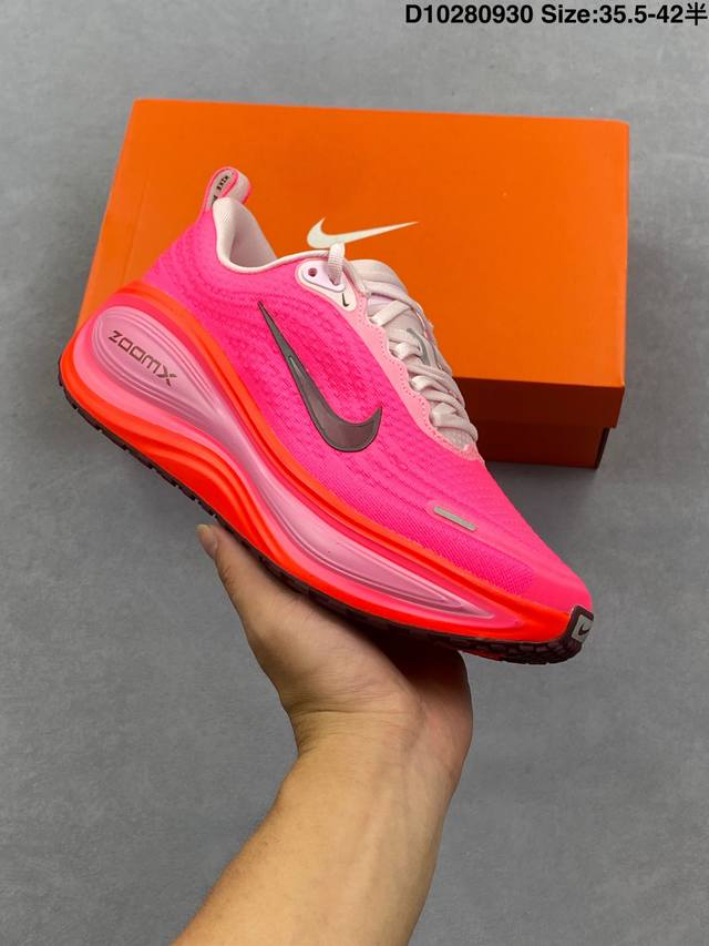 公司级Nike Vomero plus 耐克 舒适减震防滑 低帮跑步鞋 全掌Reactx泡绵中底 前掌和后跟还配备了Air Zoom气垫单元 据说跑起来更快更舒