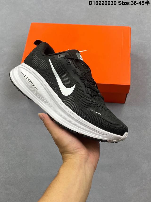 Nike Vomero 18 耐克 舒适减震防滑 低帮跑步鞋 全掌Reactx泡绵中底 前掌和后跟还配备了Air Zoom气垫单元 据说跑起来更快更舒适哦 这次