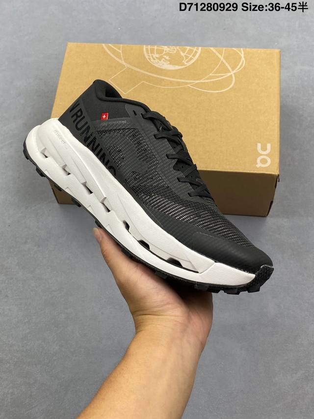 公司级On昂跑 Cloudultra 3 舒适百搭 简约 耐磨 低帮跑步鞋 鞋身外观的设计灵感源于 On 昂跑的专业竞赛鞋 鞋面采用工程编织材料打造 提供无缝贴