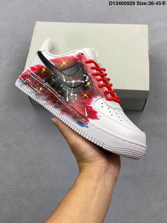 耐克Nike Air Force 1 Low 空军一号低帮百搭休闲运动板鞋 柔软、弹性十足的缓震性能和出色的中底设计，横跨复古与现代的外型结合，造就出风靡全球三