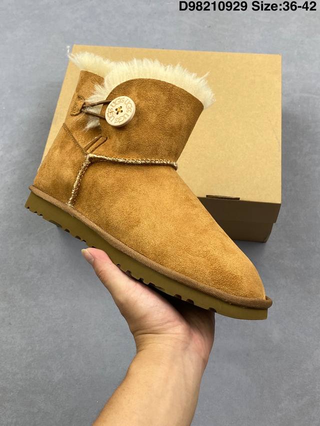 Ugg 中帮靴子 雪地靴 俏皮可爱的百变造型， 美国轻奢品牌Ugg 平底系列冬季羊毛一体雪地休闲保暖毛毛家居包头棉鞋。官方同步包装 检验标 材料采用原厂防污防水