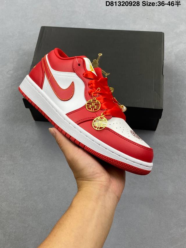 公司级 Jordan Air Jordan 1 舒适柔软 透气 低帮 复古篮球鞋 男女同款 白蓝色 货号: 553558-149 11140 尺码36-46 编