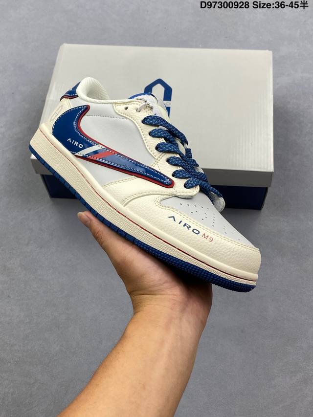 Fragment X Travis Scott X 斯图西 Air Jordan 1 Low 三方联名倒钩 性价比原盒出货 全新的三方联名低帮倒钩鞋面延续了黑脚