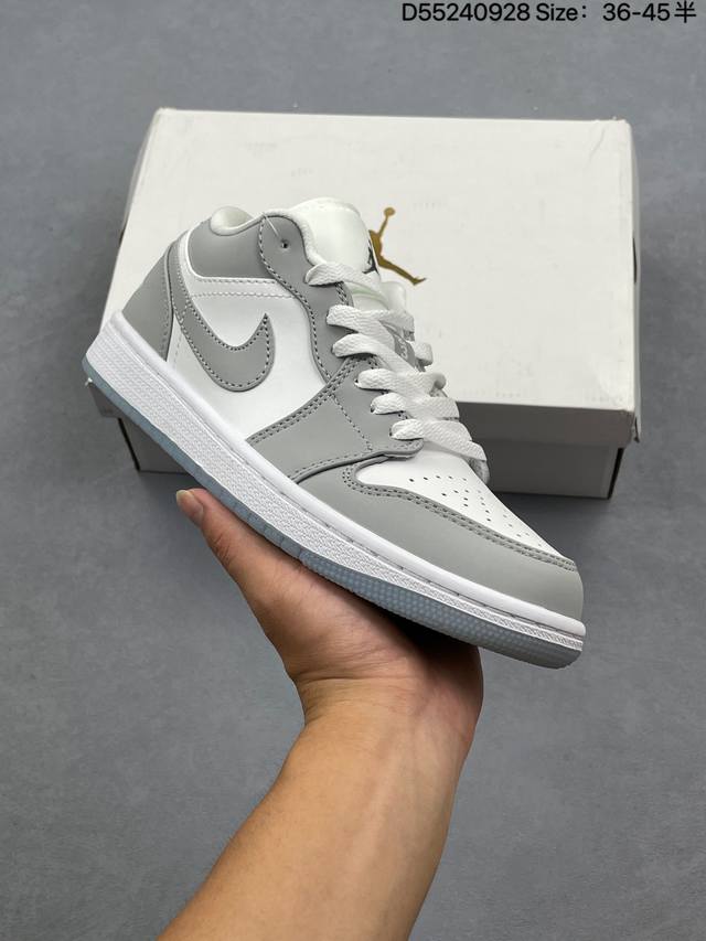 Nike Air Jordan 1 Low Aj1乔1低帮休闲板鞋 同步官方配色 原档冲孔鞋头 四线拉帮 鞋舌高弹海绵填充 官方货号:553558 113 Si