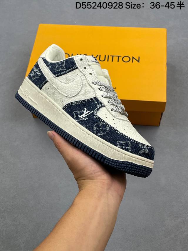 耐克 Nike Air Force 1 '07 Low 空军一号含气垫 小白鞋 低帮百搭厚底增高休闲运动板鞋。柔软、弹性十足的缓震性能和出色的中底设计，横跨复古