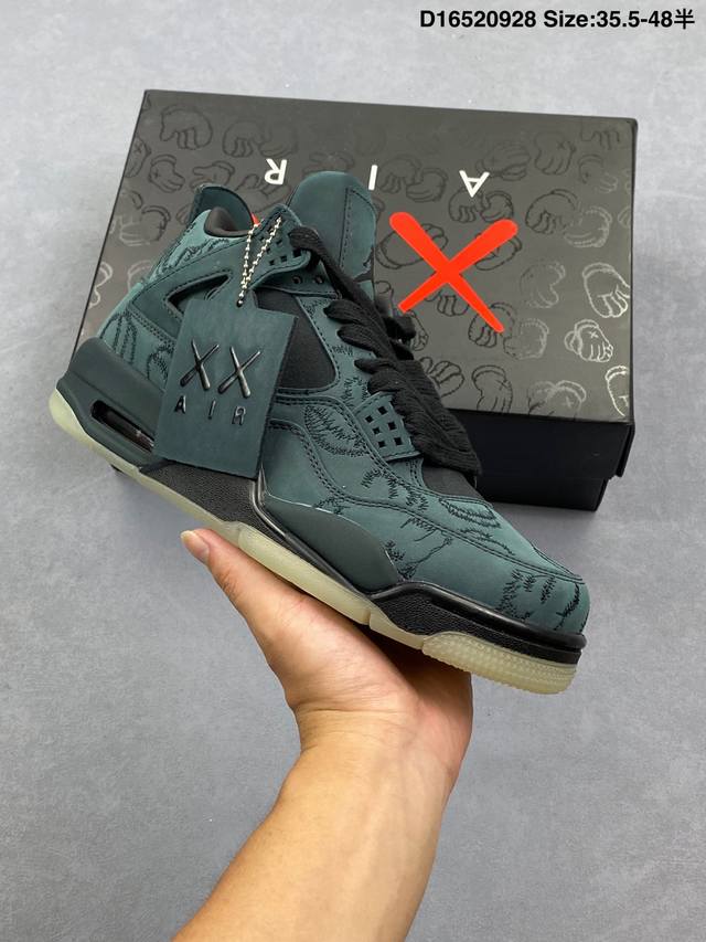 Kaws X Air Jordan Aj4 Black 涂鸦联名纯黑 930155-001 翻水经典 历史细节最优 完美出货纯原市场最高工艺复刻 无色差修正 夜