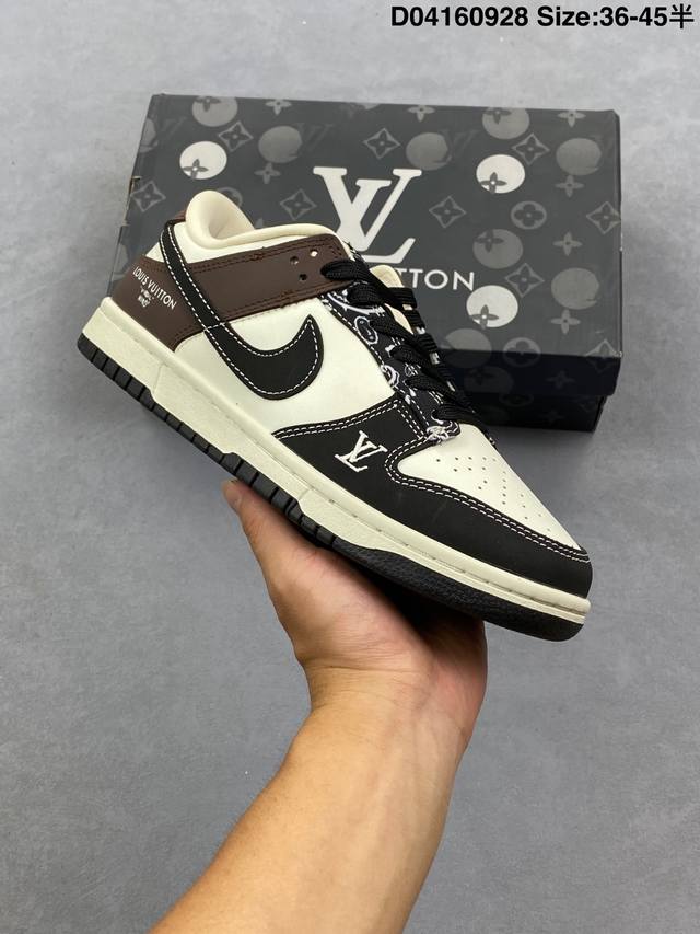 Nike Dunk Sb Low 全新配色 定制Dunk Sb顾名思义，具有经典的Dunk血缘，又注入了更多的时尚元素。相较于普通的Dunk滑板鞋，改良版的Du