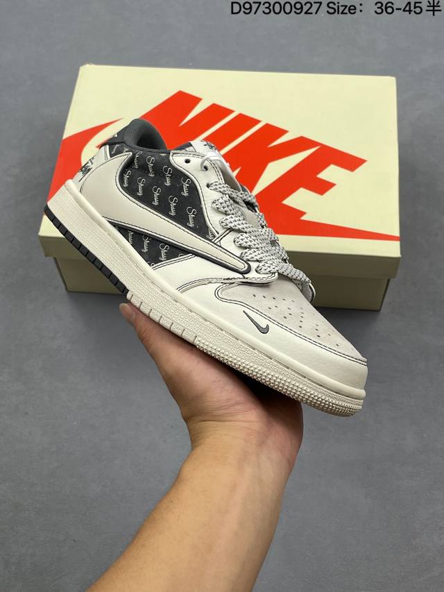 Fragment X Travis Scott X 斯图西 Air Jordan 1 Low 三方联名倒钩 性价比原盒出货 全新的三方联名低帮倒钩鞋面延续了黑脚