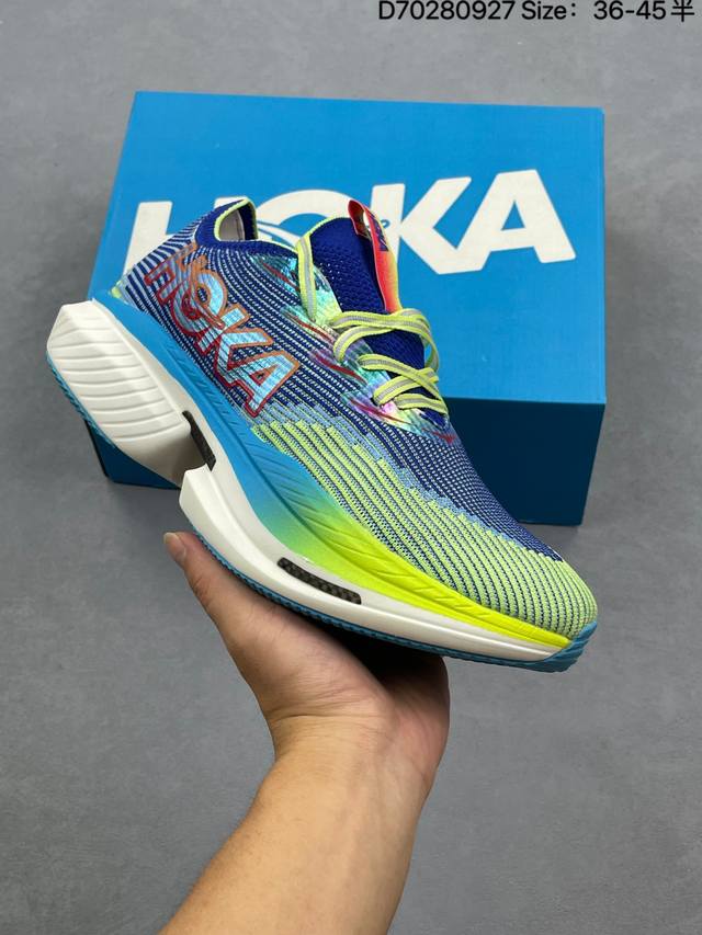 公司级：Hoka 霍卡 Hoka Cielo X1 竞速跑鞋 外观整合Hoka 顶尖碳板技术、中底泡棉科技和几何学，设计符合自然步态的不对称鞋面和鞋底结构，专为