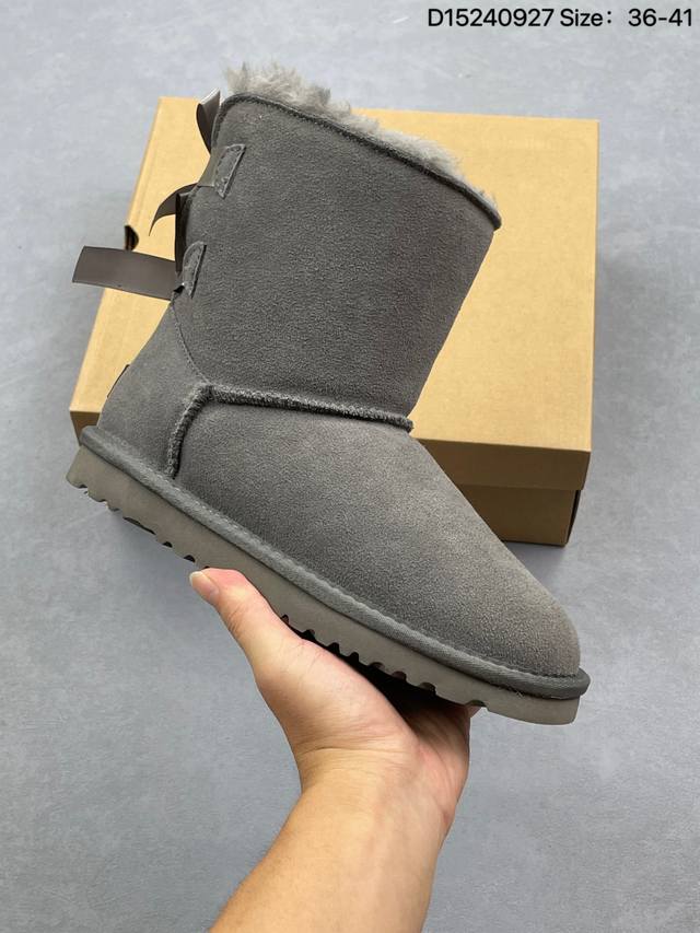 公司级 Ugg 雪地靴 女鞋广东原产，采用Tpu模压鞋面内嵌羚羊棕羊毛，鞋面具有防水功能，选用7毫米Uggpure 植入式羊毛里衬与可拆卸的Uggpure 植入