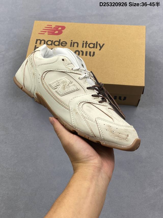 公司级Miumiu X New Balance 530 Sl系列新百伦 缪缪 低帮经典复古休闲运动慢跑鞋 美拉德配色打造全新跨界合作 该运动鞋采用解构和轻盈的设