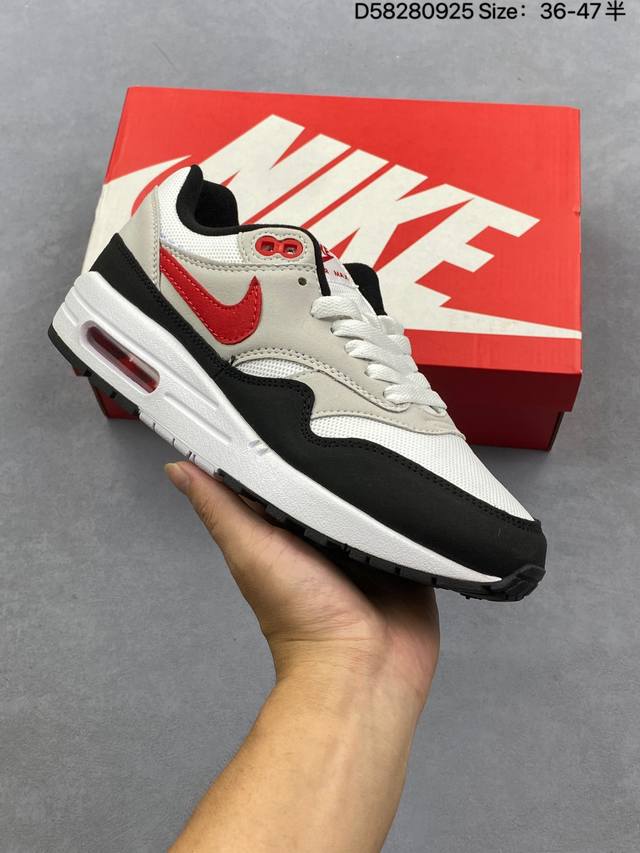 公司级 耐克 Nike Air Max 1 prm 男女子气垫缓震慢跑鞋 复古厚底增高运动鞋，从法国建筑中汲取设计灵感，兼具运动风范和时尚格调，是此系列起初搭载