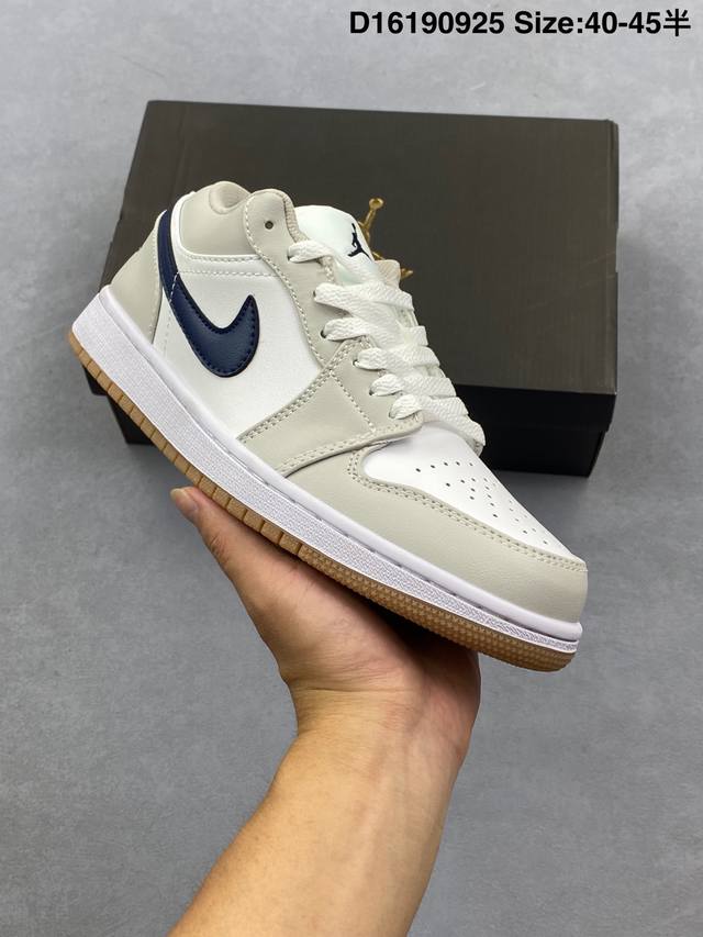 Nike Air Jordan 1 Low Aj1乔1低帮休闲板鞋 同步官方配色 原档冲孔鞋头 四线拉帮 鞋舌高弹海绵填充 官方货号:553558 113 Si