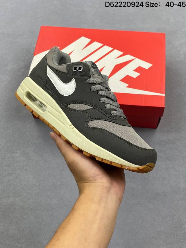 耐克 Nike Air Max 1 prm 男女子运动鞋 时尚复古板鞋气垫缓震慢跑鞋，从法国建筑中汲取设计灵感，兼具运动风范和时尚格调，是此系列起初搭载 Air