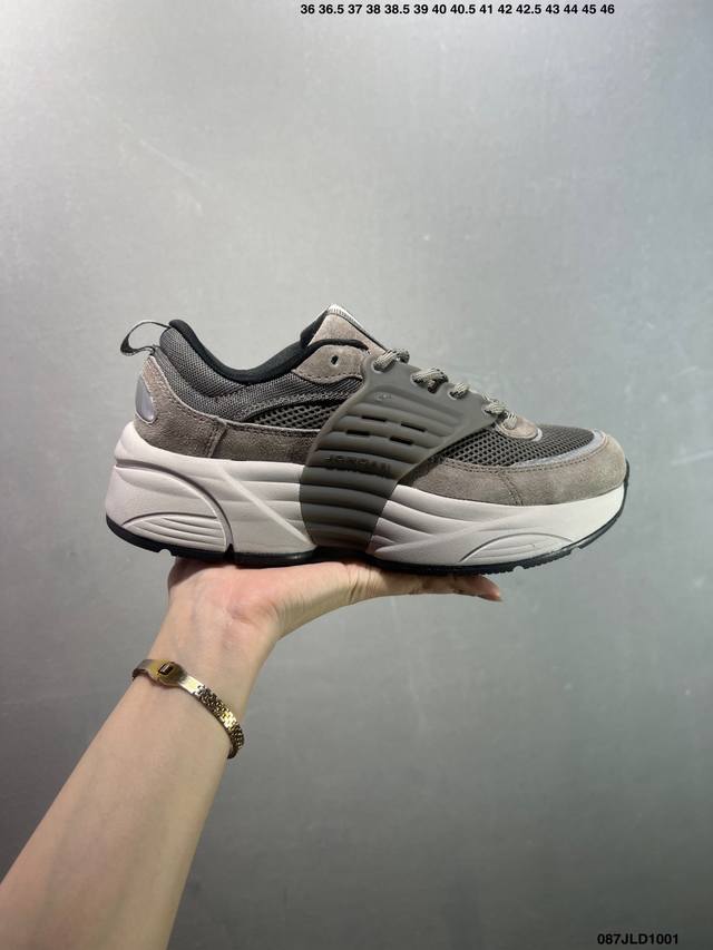 公司级Jordan Trunner O S 经典百搭 透气支撑 生活休闲鞋 该鞋款从品牌复古跑鞋和现代前沿科技汲取灵感，并交错覆盖织物网眼、麂皮制作层次底座。细