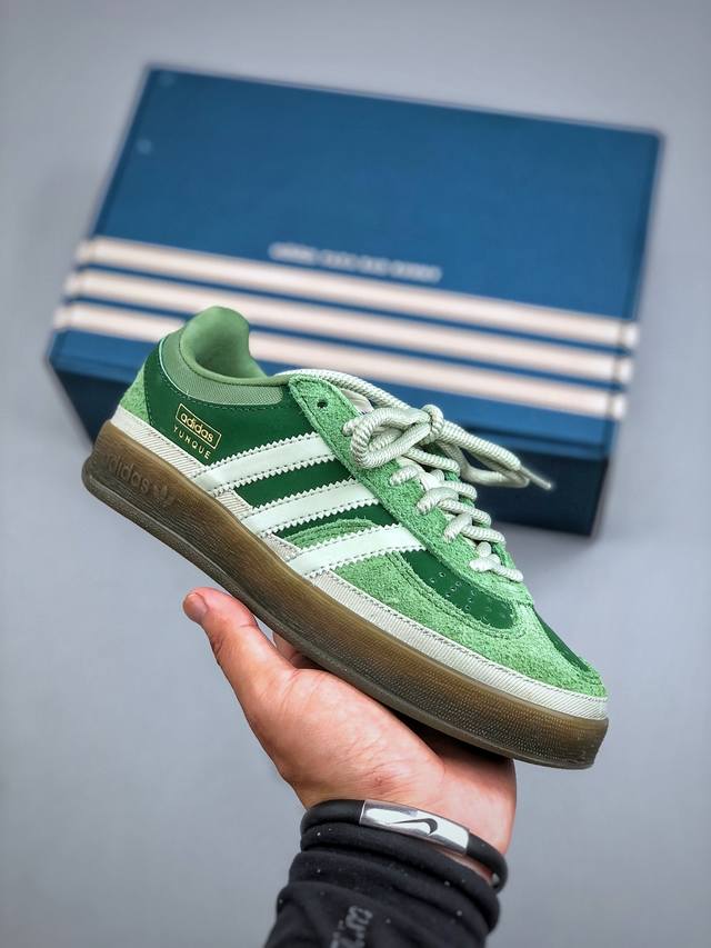 Adidas Bad X Bunny Gazelle Indoor 三叶草休闲防滑耐磨低帮板鞋 鞋头出色设计 塑就出众贴合感 稳固的后跟贴合足部曲线设计 软弹舒