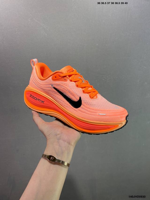 Nike Vomero plus 耐克 舒适减震防滑 低帮跑步鞋 全掌Reactx泡绵中底 前掌和后跟还配备了Air Zoom气垫单元 据说跑起来更快更舒适哦