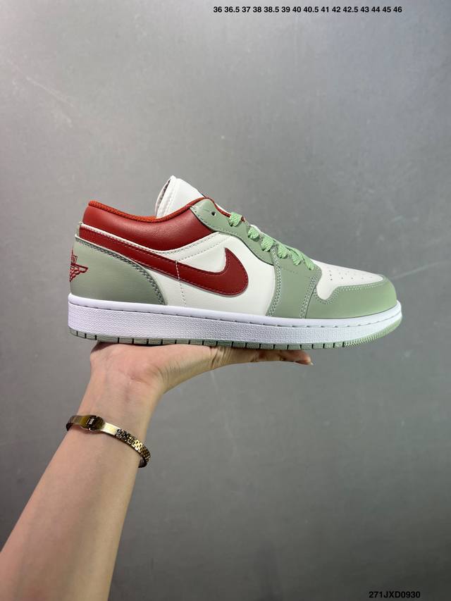 公司级Nike Air Jordan 1 Low Aj1乔1低帮休闲板鞋 同步官方配色 原档冲孔鞋头 四线拉帮 鞋舌高弹海绵填充 官方货号:553558 113