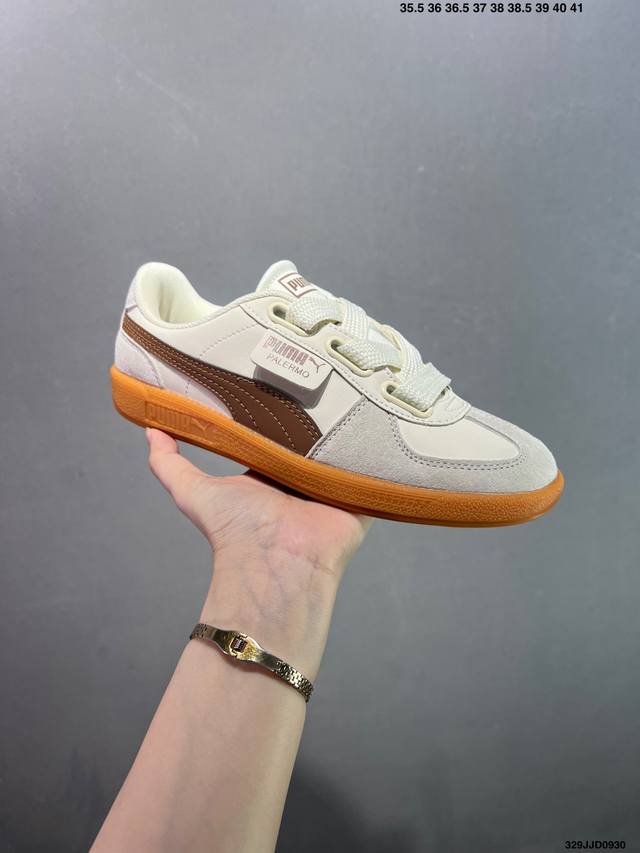 puma palermo 黑白 舒适百搭低帮德训板鞋 孔眼底座和脚趾凸起由绒面革材料制成 支持侧踏时的踏步工作 脚背和侧板采用尼龙网布 即使在健身房等使用环境中