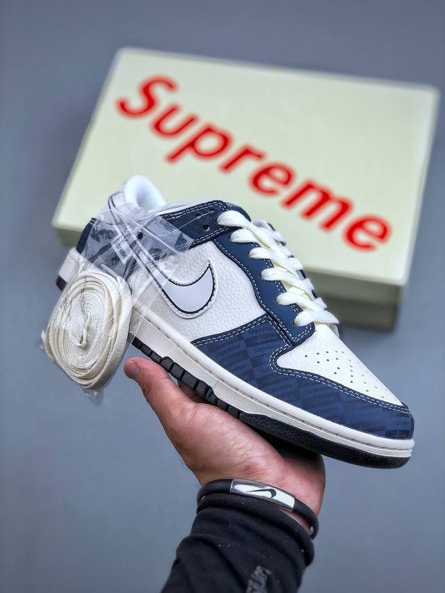 Supreme X Nike Dunk Low 暗刻蓝 此款主张打破传统的工业化流水线设计限制，以Made By Ideas的超级创意为理念，集结众多潮流设计师
