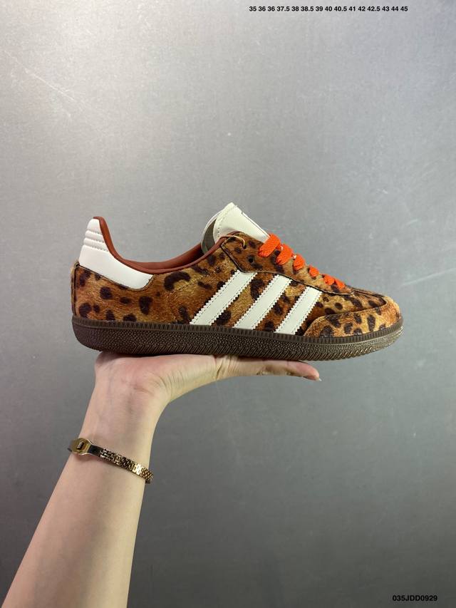 Adidas Samba Og 复古桑巴板鞋 纯原大厂出品 这款桑巴鞋展示了高质量的工艺 带有装饰的超锁缝制和无缝的手感 柔软、柔软的皮革造型和标志性的3条纹完