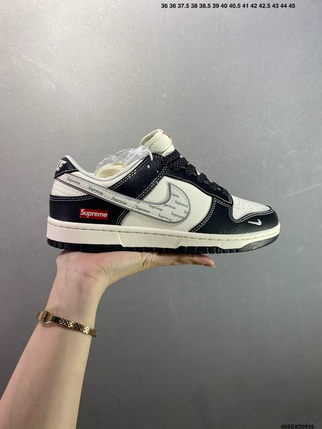 公司级Nike Dunk Low Nike 此款主张打破传统的工业化流水线设计限制，以Made By Ideas的超级创意为理念，集结众多潮流设计师，结合时下最