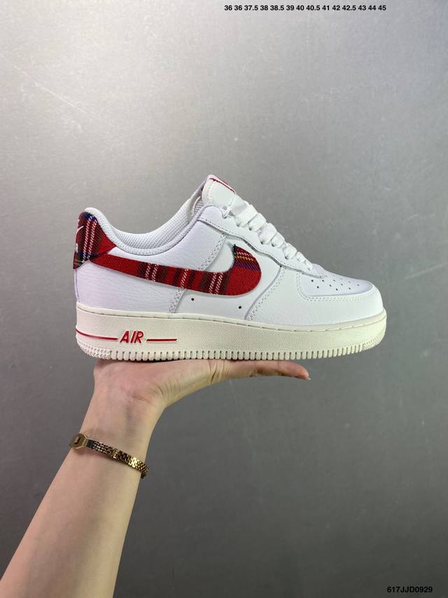 耐克Nike Air Force 7 空军一号低帮百搭休闲运动板鞋。柔软、弹性十足的缓震性能和出色的中底设计，横跨复古与现代的外型结合，造就出风靡全球三十多年的
