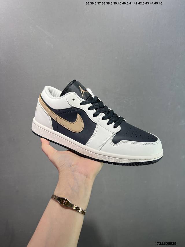 Nike Air Jordan 1 Low Aj1乔1低帮休闲板鞋 同步官方配色 原档冲孔鞋头 四线拉帮 鞋舌高弹海绵填充 官方货号:553558 113 Si