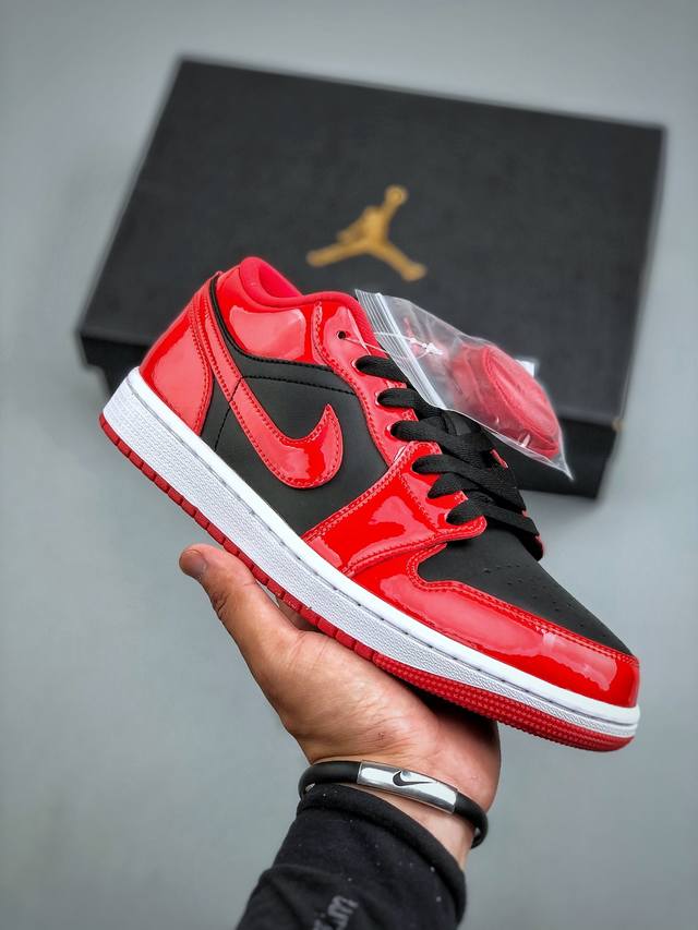 Nike Air Jordan 1 Low prm 乔1 耐克 低帮文化篮球鞋 完美品质出货 细节如图所示 鞋面切割工整 冲孔整齐干净 中底拉帮线 整体清洁度非