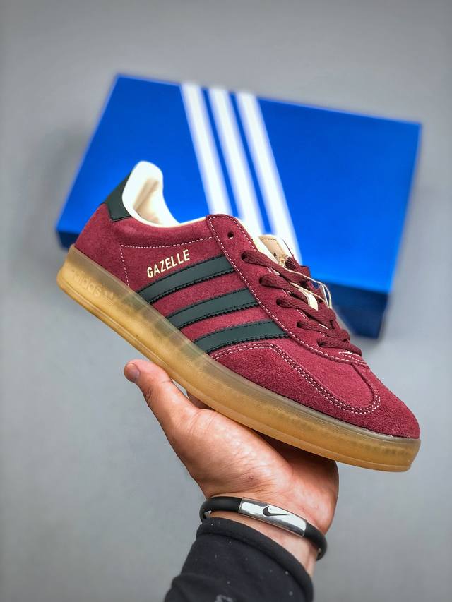Adidas Originals Gazelle Indoor 三叶草休闲防滑耐磨低帮板鞋 鞋头出色设计 塑就出众贴合感 稳固的后跟贴合足部曲线设计 软弹舒适