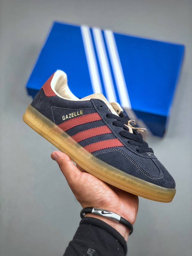 Adidas Originals Gazelle Indoor 三叶草休闲防滑耐磨低帮板鞋 鞋头出色设计 塑就出众贴合感 稳固的后跟贴合足部曲线设计 软弹舒适