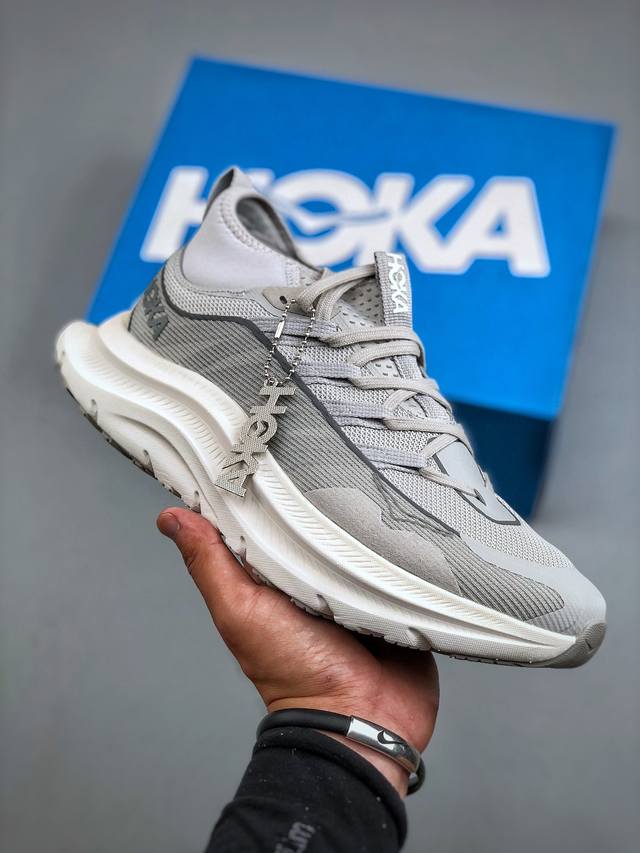 Hoka M Kawana Mid 轻量中帮户外越野跑鞋 户外山脉越野轻量运动跑鞋 鞋面用轻的无缝架构 鞋带用了弹性不易松脱的扁宽弹性鞋带 轻薄的Tpu贴在透气