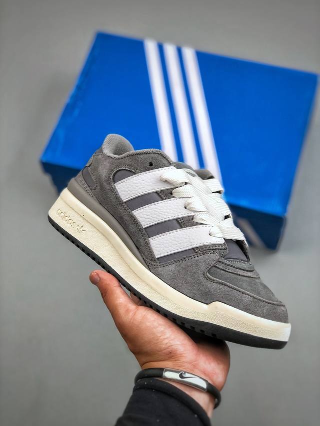 Adidas Originals Forum 2000 三叶草低帮 复古潮流休闲面包鞋 生生不息的经典之作 短绒麂皮面料 质感满满 加厚了中底 提供出色的缓震性