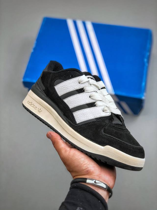 Adidas Originals Forum 2000 三叶草低帮 复古潮流休闲面包鞋 生生不息的经典之作 短绒麂皮面料 质感满满 加厚了中底 提供出色的缓震性