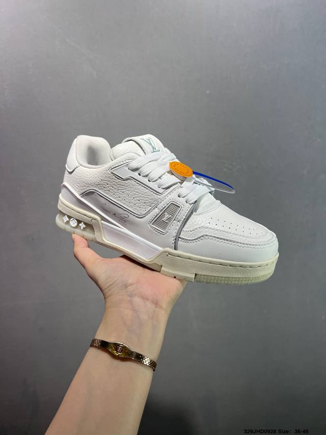 路易威登 Louis Vuitton Lv路易威登板鞋 新款 Lv Trainer最新配色运动鞋 L家 篮球鞋风格运动鞋 该鞋由艺术总监 Virgil Ablo