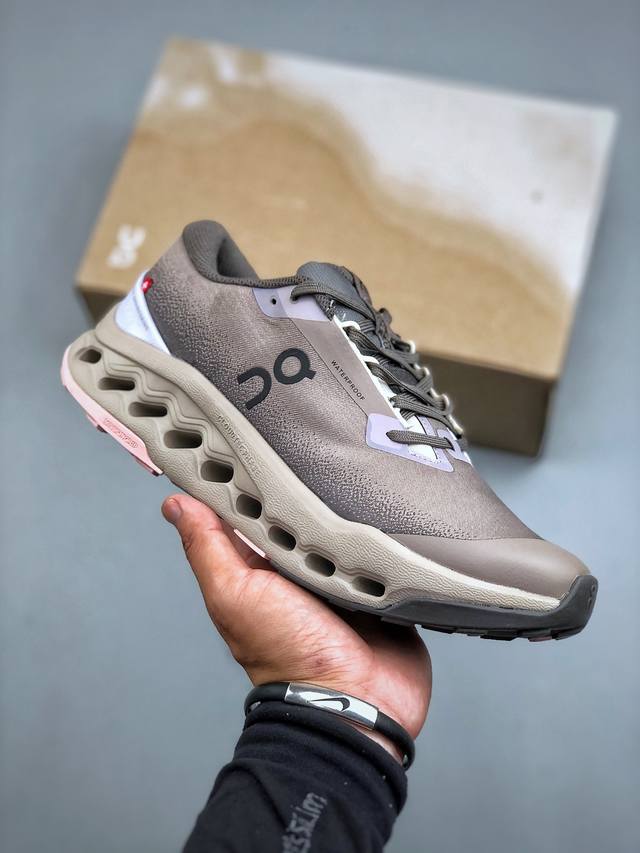 Cloudsurfer Trail 2 Wp 全新综合体能训练运动鞋，缓震、轻量 On昂跑 Cloudsurfer上演中底“变形计” ，打破传统格局缔造柔软脚感