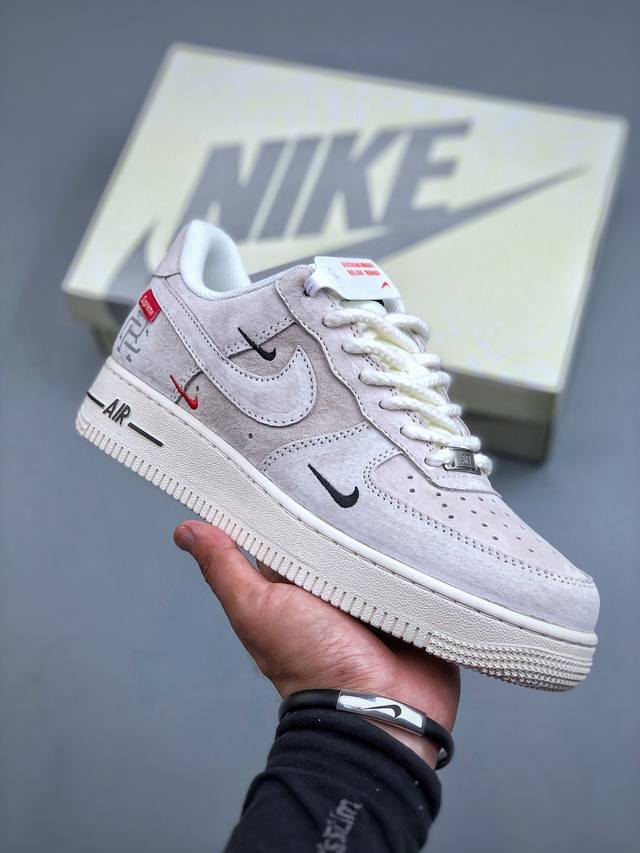 海外限量发售！公司级Nike Air Force 1 '07 Low “Supreme冠军联名--米白小三勾”空军一号 低帮 运动鞋 休闲鞋 折边针车 工艺难度
