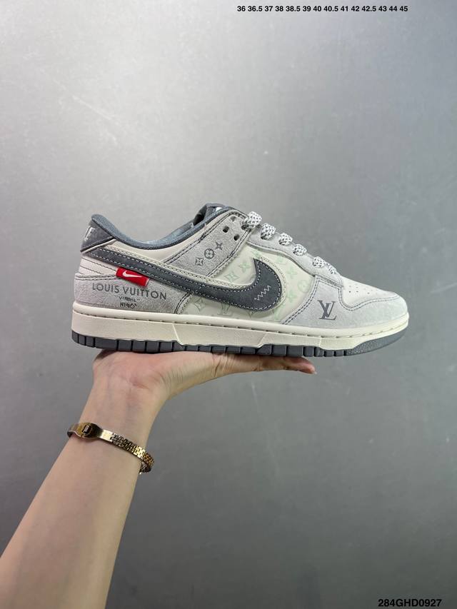公司级Louis Vuitton X Nike Dunk Low 涂鸦双拼 此款主张打破传统的工业化流水线设计限制，以Made By Ideas的超级创意为理念