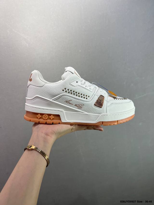 公司级路易威登 Louis Vuitton Lv路易威登板鞋 新款 Lv Trainer最新配色运动鞋 L家 篮球鞋风格运动鞋 该鞋由艺术总监 Virgil A