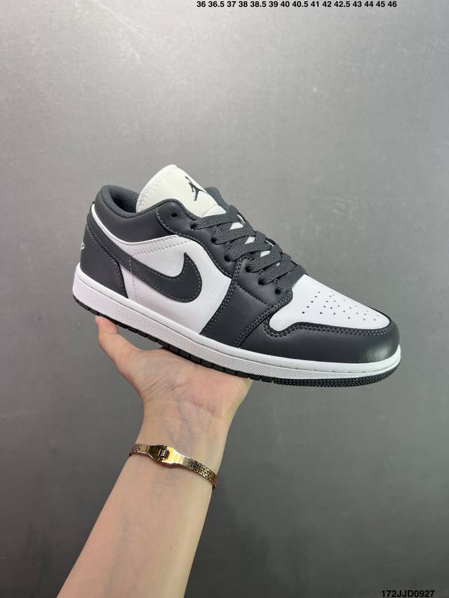 Nike Air Jordan 1 Low Aj1乔1低帮休闲板鞋 同步官方配色 原档冲孔鞋头 四线拉帮 鞋舌高弹海绵填充 官方货号:553558 113 Si