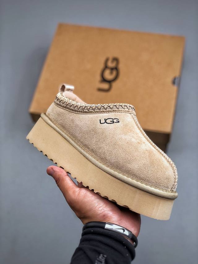 新货#Ugg 塔茨系列加厚款 穆勒风包头5Cm半拖鞋 民族风秋冬雪地靴 羊皮毛一体高品质 保暖锁热 采用Tpu模压定型翻毛皮鞋面材质 内嵌人造卷曲羊毛毛绒里衬和