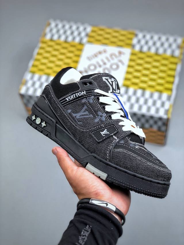 Lv Arch Licht Sneaker Lv路易威登低帮板鞋 正确一致Tpr光泽组合鞋底 耐弯折滴塑支持片 原版购入历时近两个月开发打造 原版完美楦型 鞋面