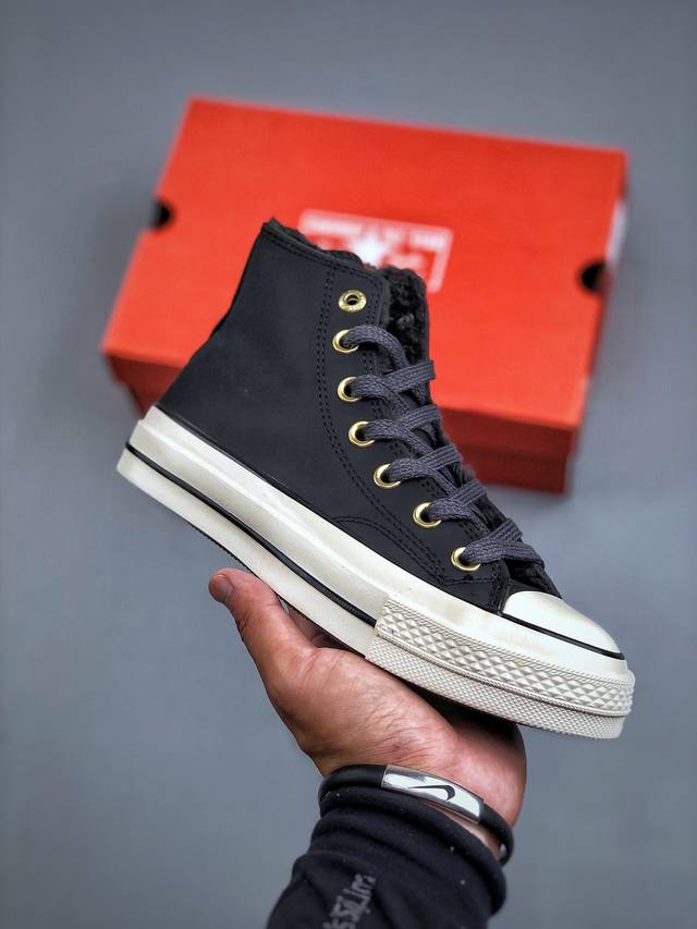 冬季新款 金扣皮加毛出货 Converse Chuck 1970S 加毛款 鞋面采用防水皮革面搭配金色鞋眼扣和毛绒内衬 双倍温暖加持 寒冷瞬时 解冻″ 经典70